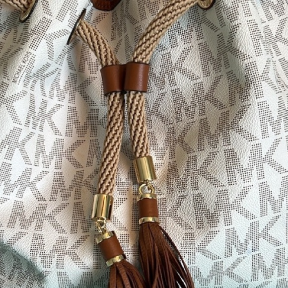 Michael Kors large drawstring bucket shoulder bag - Picture 7 of 13